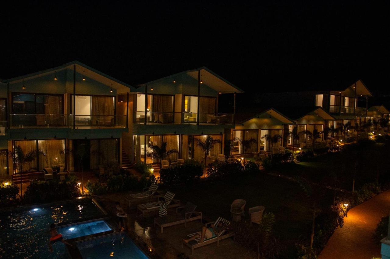 Tan-N-Sand Morjim Exterior photo