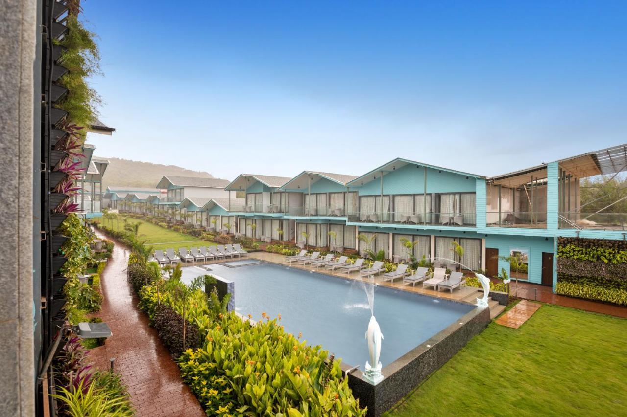 Tan-N-Sand Morjim Exterior photo