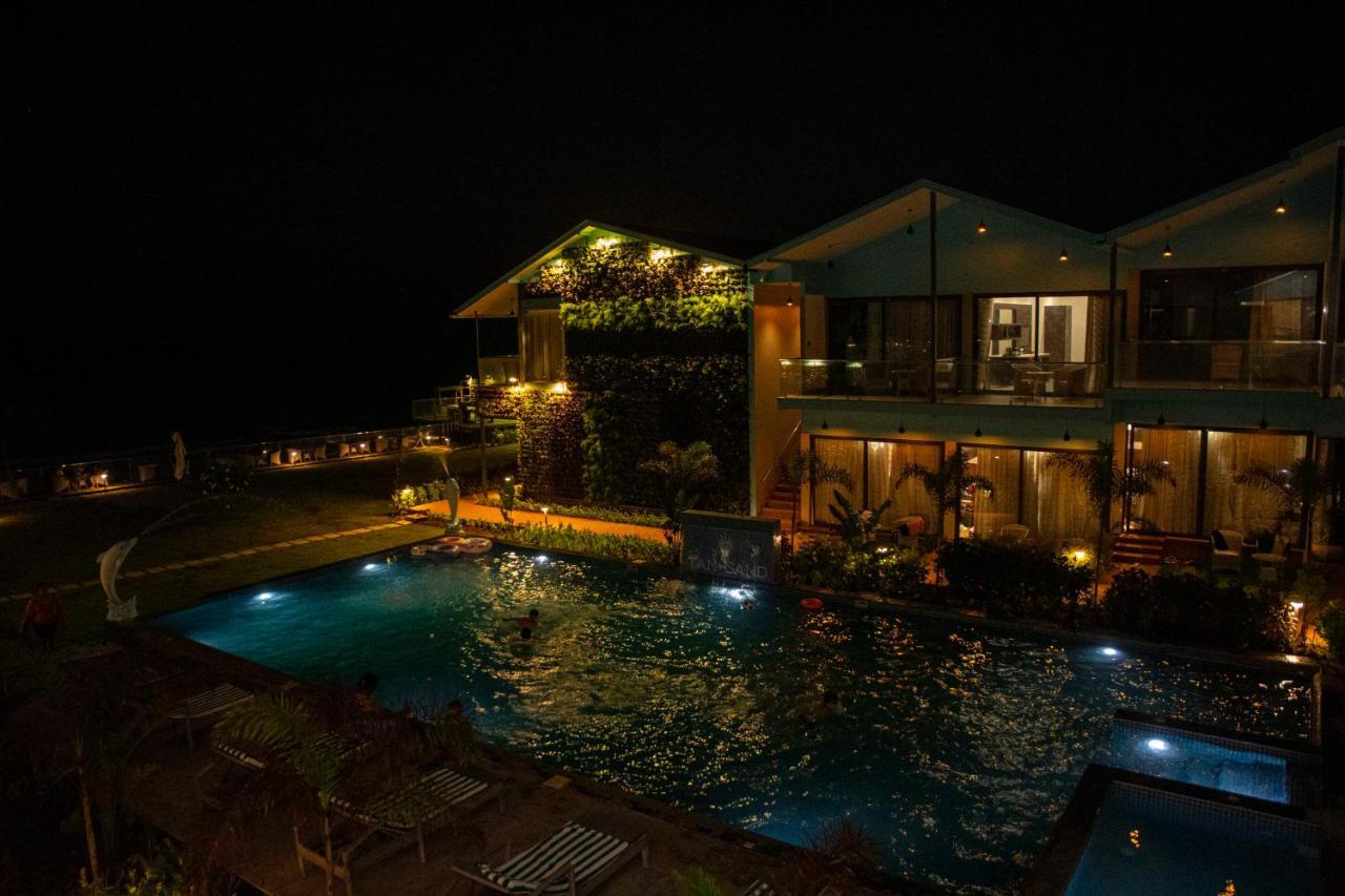 Tan-N-Sand Morjim Exterior photo