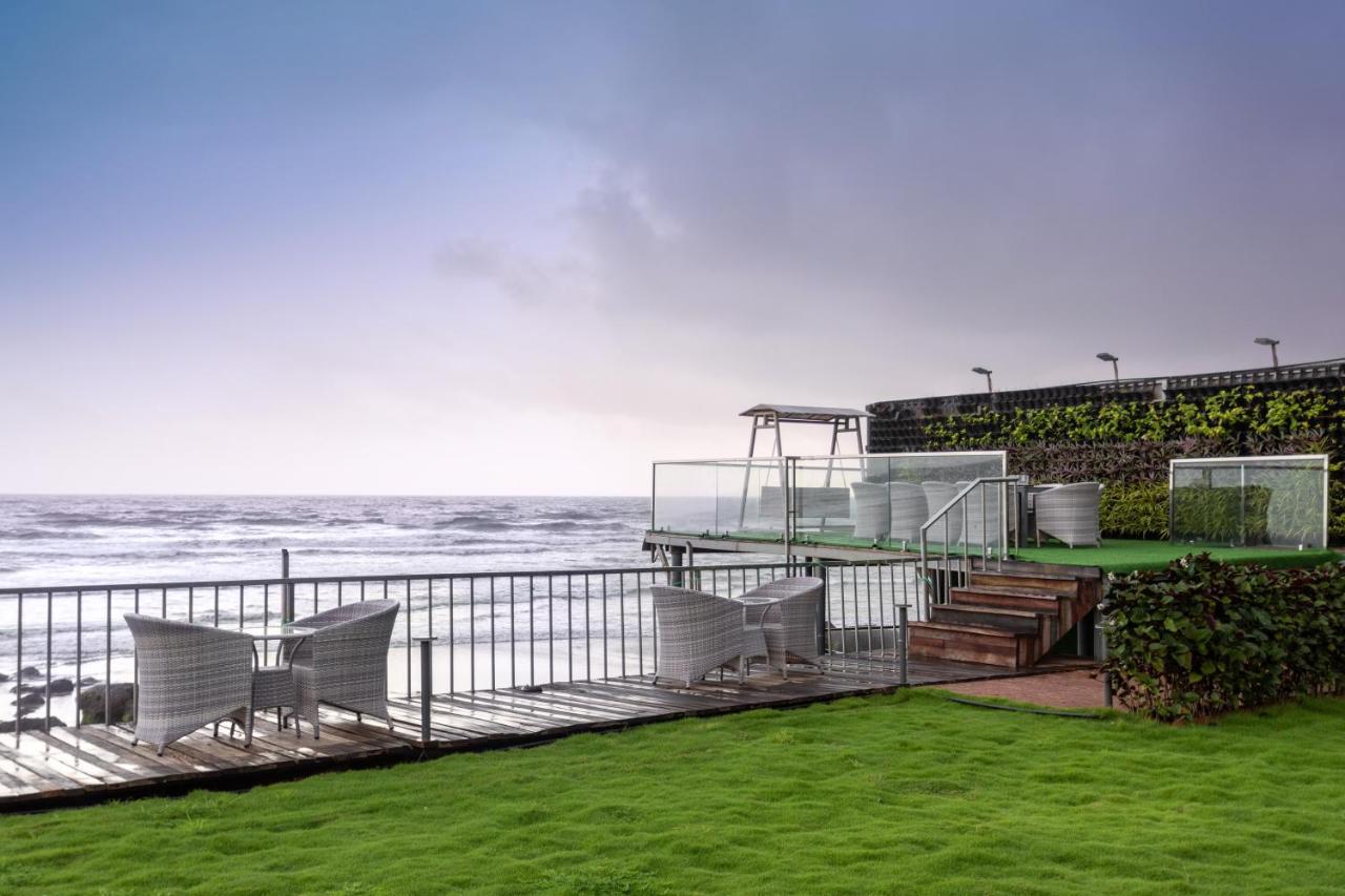 Tan-N-Sand Morjim Exterior photo